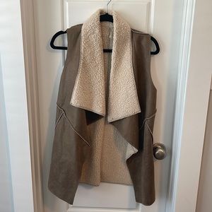 Women’s Sherpa Vest